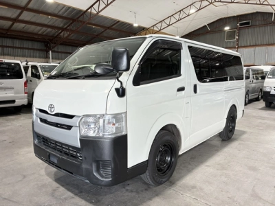 2017 Toyota Hiace =2WD= 6 SEATER / 3L DIESEL
