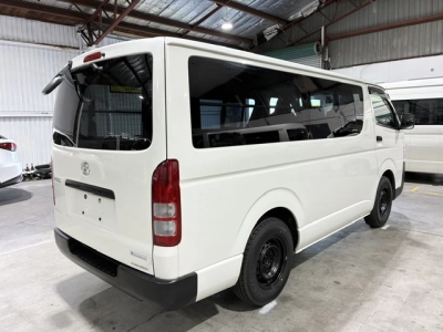 2017 Toyota Hiace =2WD= 6 SEATER / 3L DIESEL