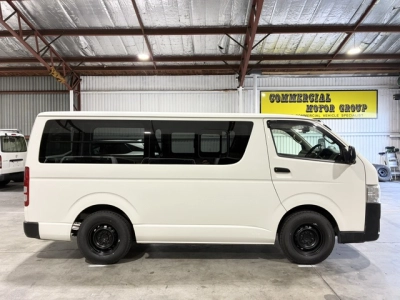2017 Toyota Hiace =2WD= 6 SEATER / 3L DIESEL