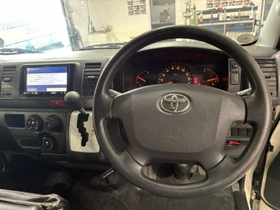 2017 Toyota Hiace =2WD= 6 SEATER / 3L DIESEL