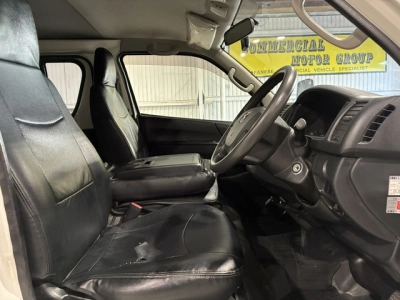 2017 Toyota Hiace =2WD= 6 SEATER / 3L DIESEL