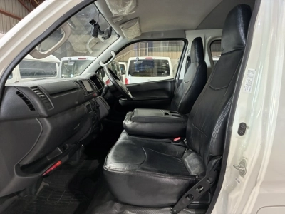 2017 Toyota Hiace =2WD= 6 SEATER / 3L DIESEL