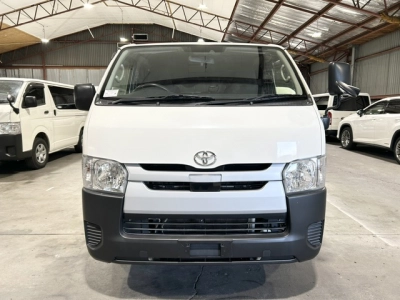 2019 Toyota Hiace = 6 SEATERS = TIMBER FLOOR !!