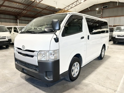 2019 Toyota Hiace = 6 SEATERS = TIMBER FLOOR !!