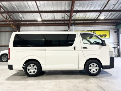 2019 Toyota Hiace = 6 SEATERS = TIMBER FLOOR !!
