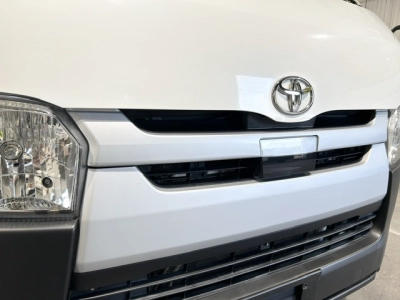 2019 Toyota Hiace = 6 SEATERS = TIMBER FLOOR !!