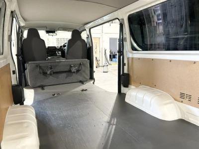 2019 Toyota Hiace = 6 SEATERS = TIMBER FLOOR