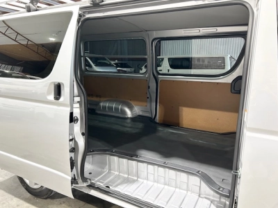 2020 Toyota Hiace = FULL TIME 4WD = 